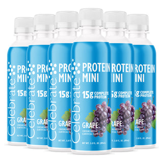 Wiele butelek Celebrate Białko Mini o smaku Grape na białym tle